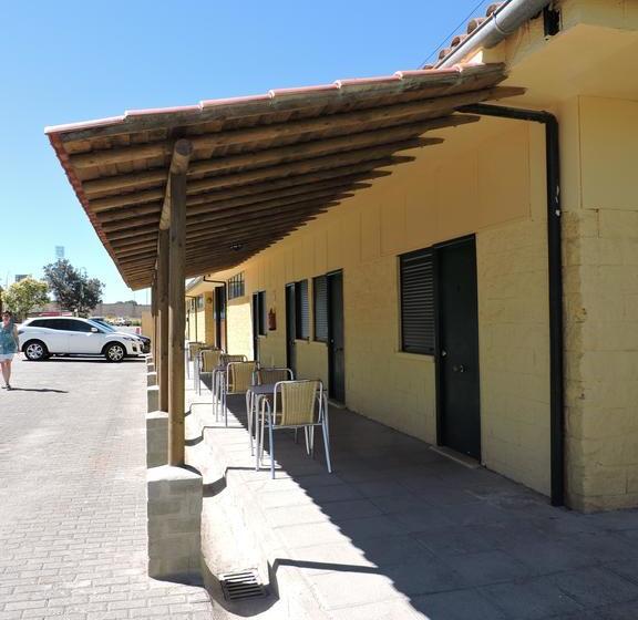 فندق على الطريق Hostal   Bungalows Camping Cáceres