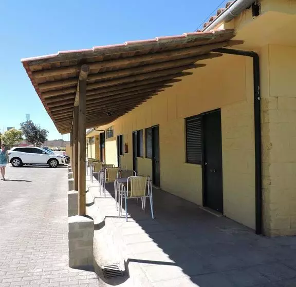 مُتل Hostal   Bungalows Camping Cáceres