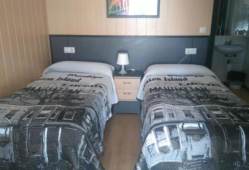 فندق على الطريق Hostal   Bungalows Camping Cáceres