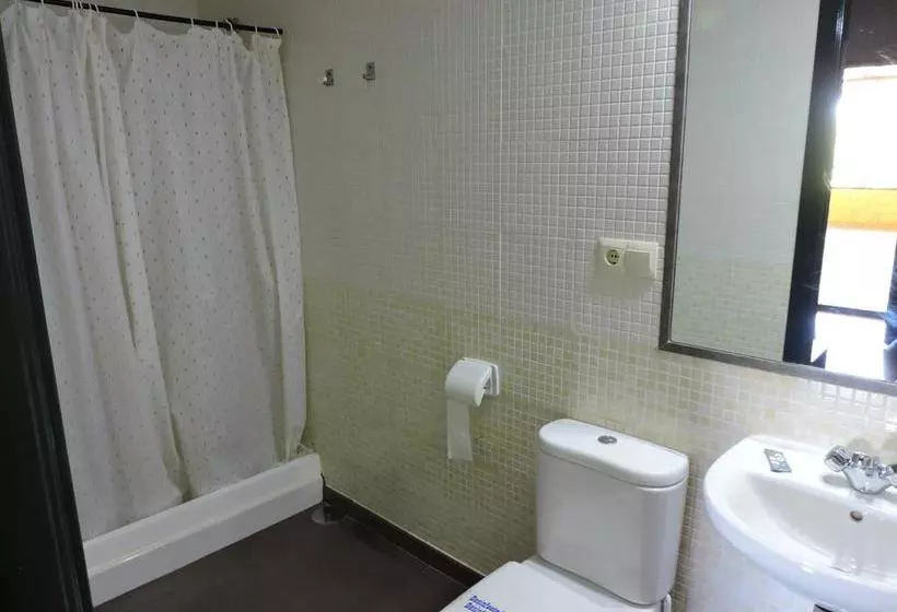 مُتل Hostal   Bungalows Camping Cáceres