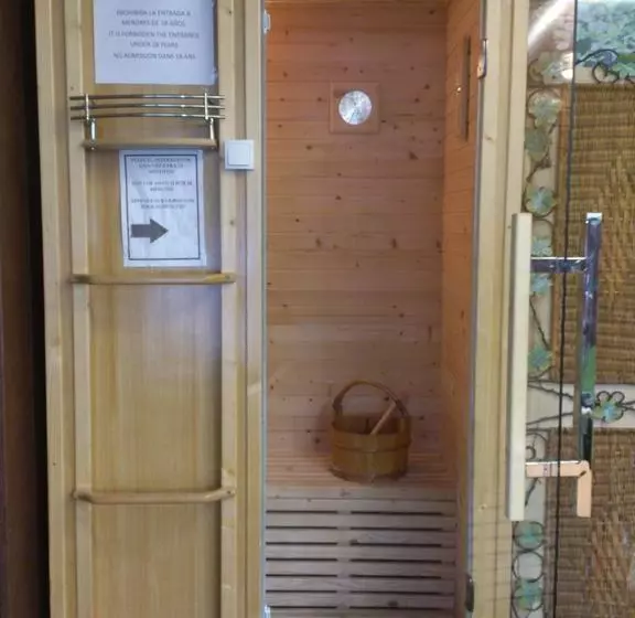مُتل Hostal   Bungalows Camping Cáceres
