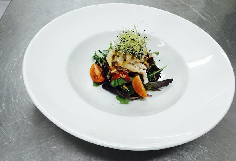 فندق على الطريق Hostal   Bungalows Camping Cáceres