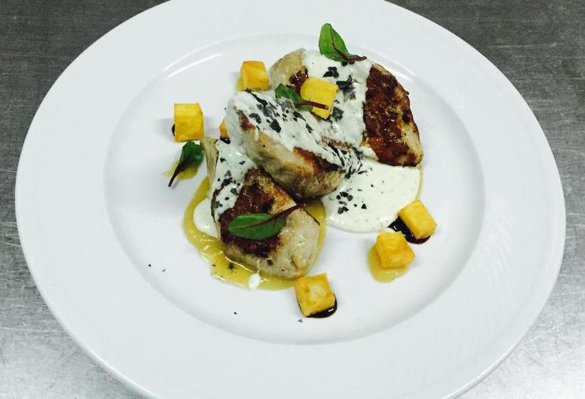 فندق على الطريق Hostal   Bungalows Camping Cáceres