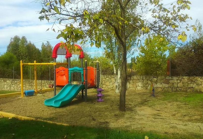 فندق على الطريق Hostal   Bungalows Camping Cáceres