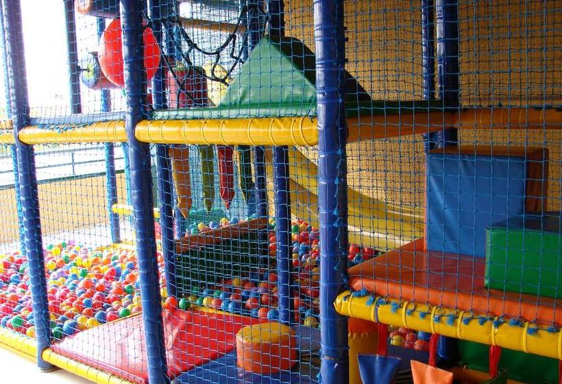 فندق على الطريق Hostal   Bungalows Camping Cáceres