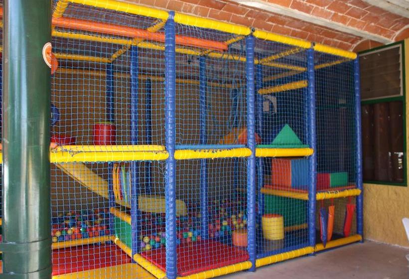 فندق على الطريق Hostal   Bungalows Camping Cáceres