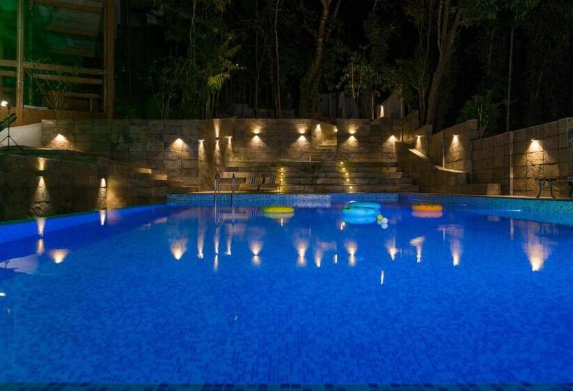 Nexstay Lakkidi Village Resort