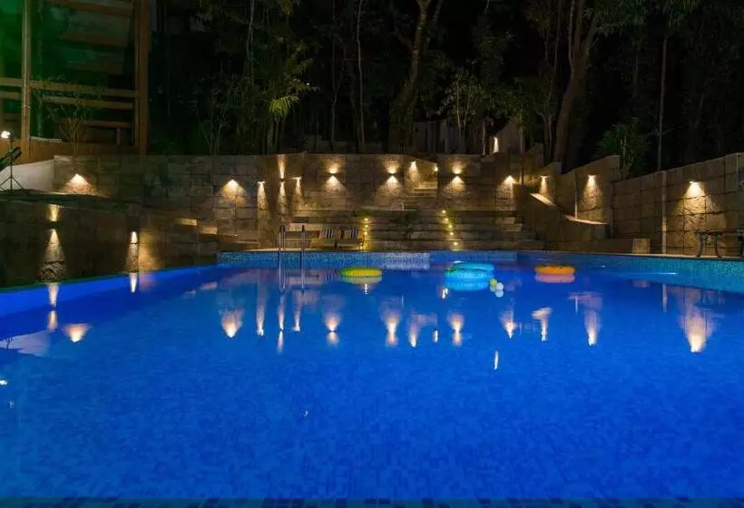Nexstay Lakkidi Village Resort