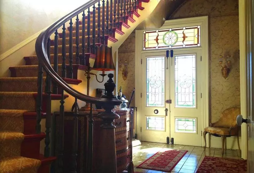 ベッドアンドブレックファースト Nicki Lee Mansion