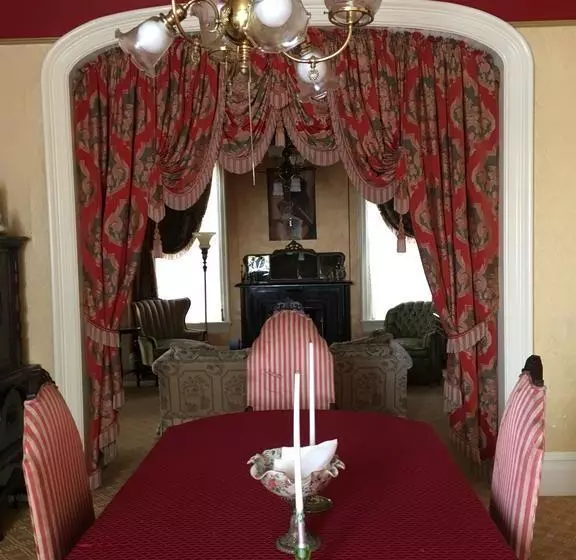 ベッドアンドブレックファースト Nicki Lee Mansion