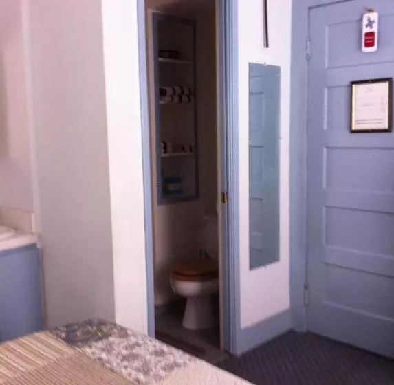 تختخواب و صبحانه Pullman House Inn