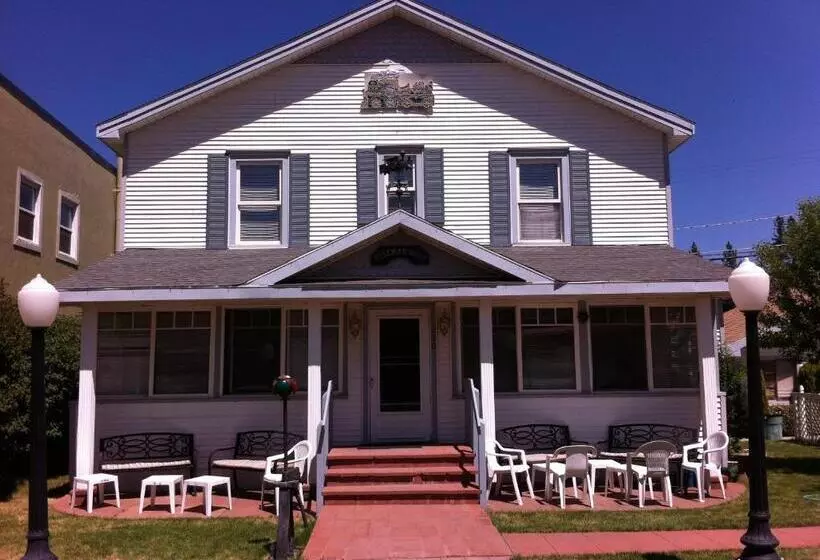 تختخواب و صبحانه Pullman House Inn