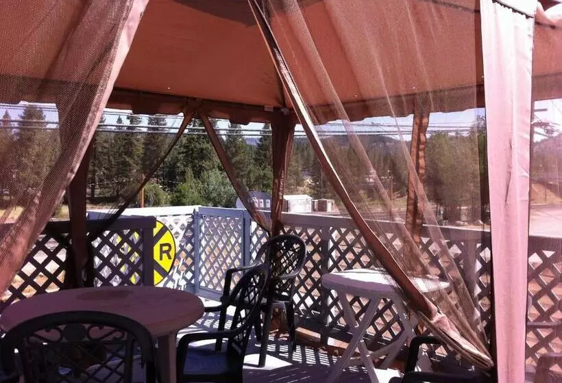 تختخواب و صبحانه Pullman House Inn