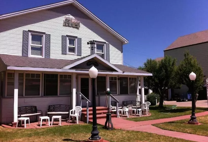 تختخواب و صبحانه Pullman House Inn