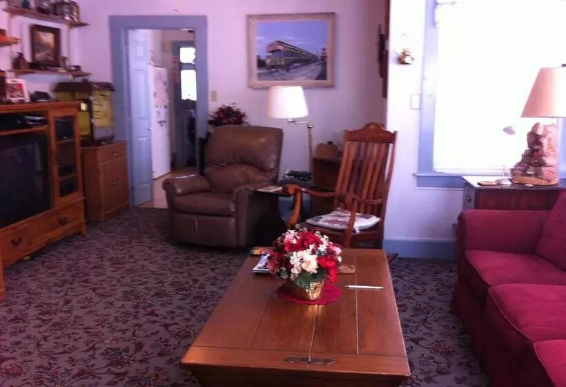 تختخواب و صبحانه Pullman House Inn