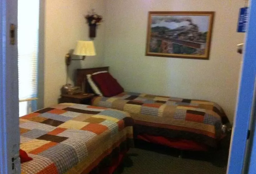 تختخواب و صبحانه Pullman House Inn