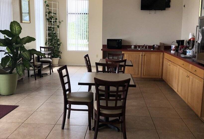 בית מלון כפרי Clairmont Inn