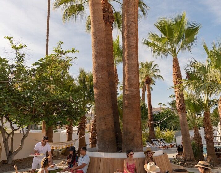 هتل Dive Palm Springs