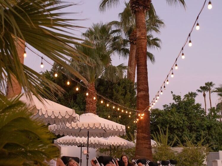 هتل Dive Palm Springs