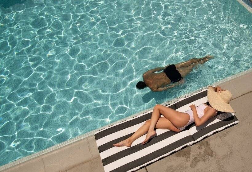 هتل Dive Palm Springs