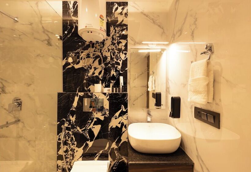 בית מלון כפרי Hyphen Business