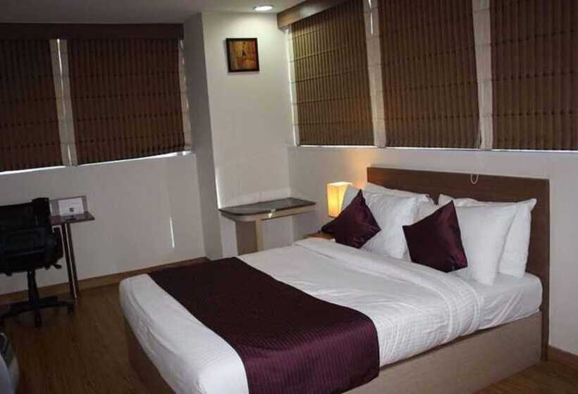 בית מלון כפרי Hyphen Business