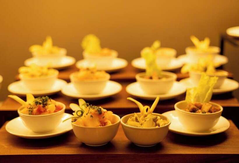 בית מלון כפרי Hyphen Business