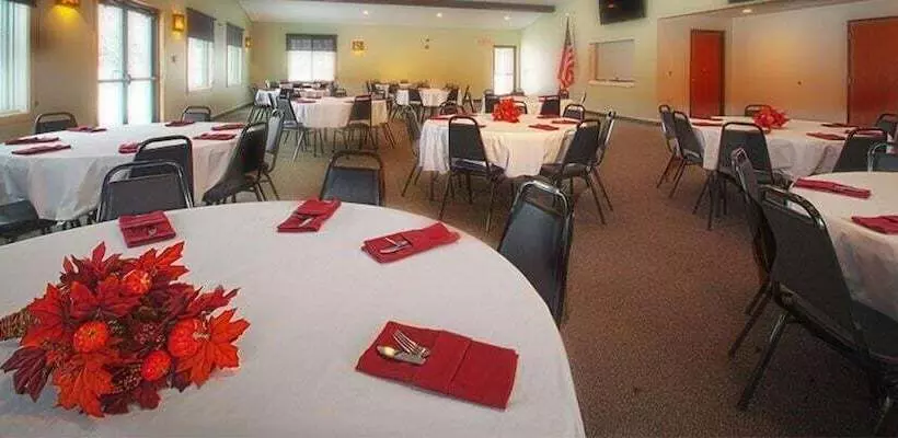 ホテル Junction Inn Suites & Conference Center