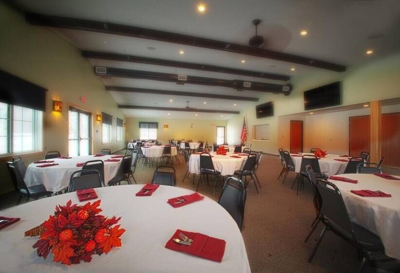 בית מלון כפרי Junction Inn Suites & Conference Center