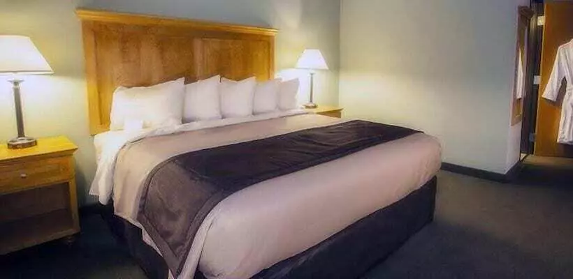 ホテル Junction Inn Suites & Conference Center