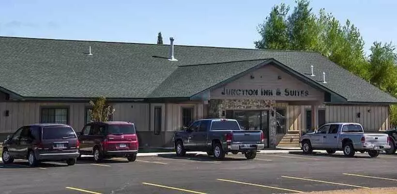 ホテル Junction Inn Suites & Conference Center