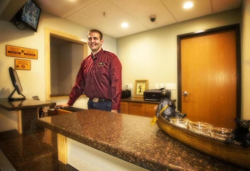 בית מלון כפרי Junction Inn Suites & Conference Center