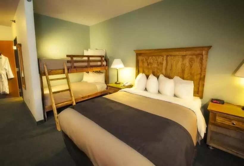 ホテル Junction Inn Suites & Conference Center