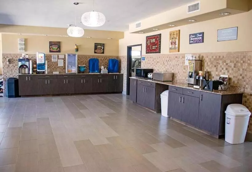 ホテル Karnes City Lodge By Oyo Hwy 181