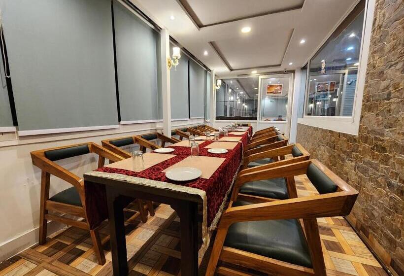 호텔 Rajpur Heights