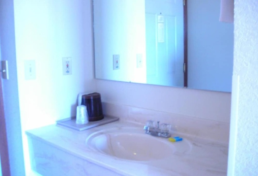 モーテル Model Towne Inn