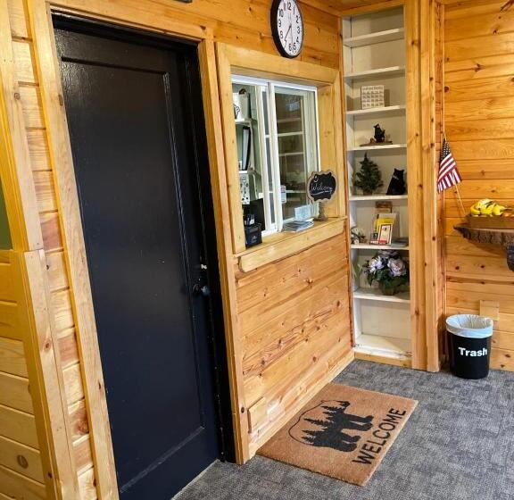 מוטל The Fishing Bear Lodge