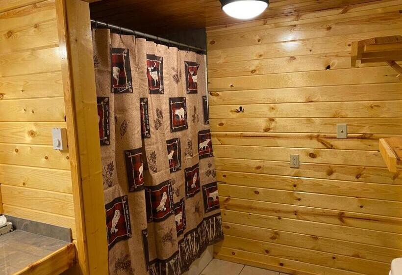 מוטל The Fishing Bear Lodge