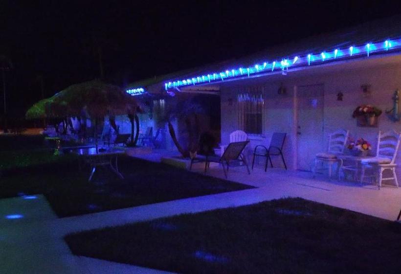 מוטל Tropical Bay Suites