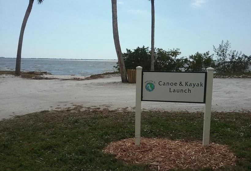 מוטל Tropical Bay Suites