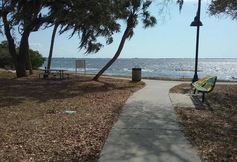 מוטל Tropical Bay Suites