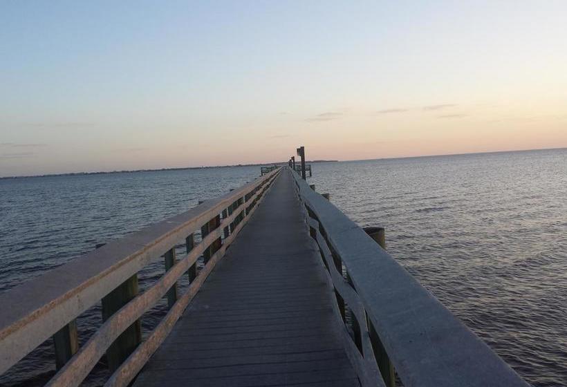 מוטל Tropical Bay Suites