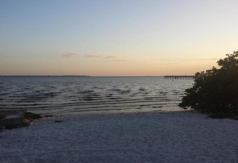 מוטל Tropical Bay Suites