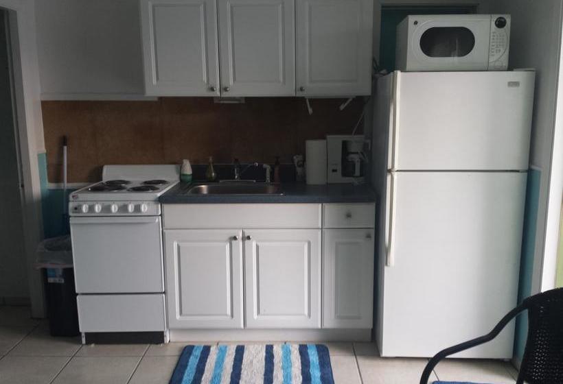 מוטל Tropical Bay Suites