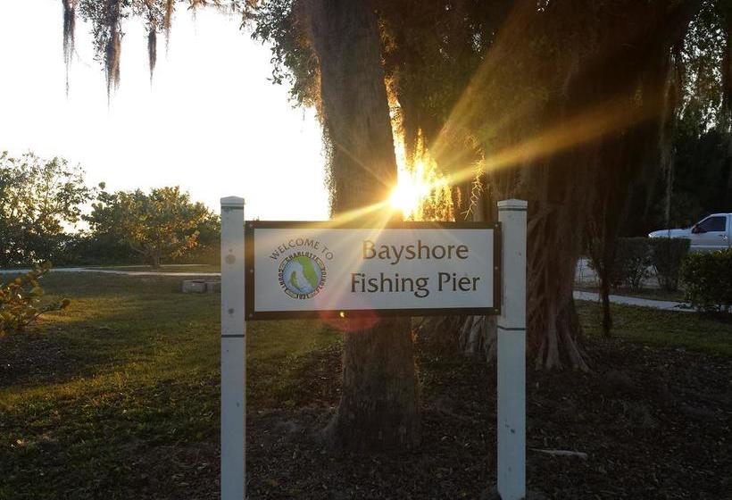 מוטל Tropical Bay Suites