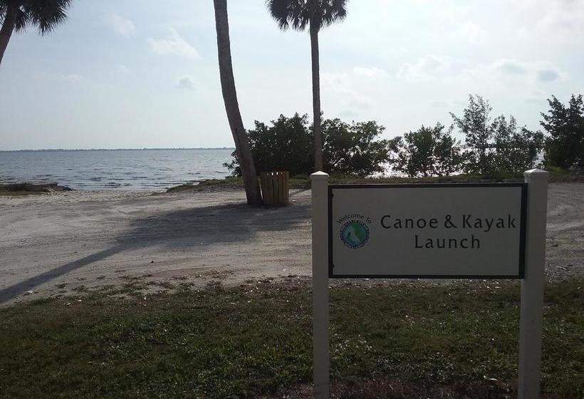 מוטל Tropical Bay Suites