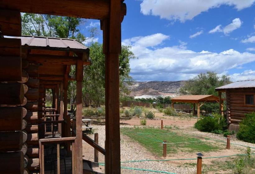 منتجع Escalante Outfitters