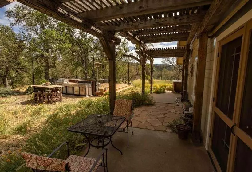 Aamiaismajoitus (B&B) Red Tail Ranch