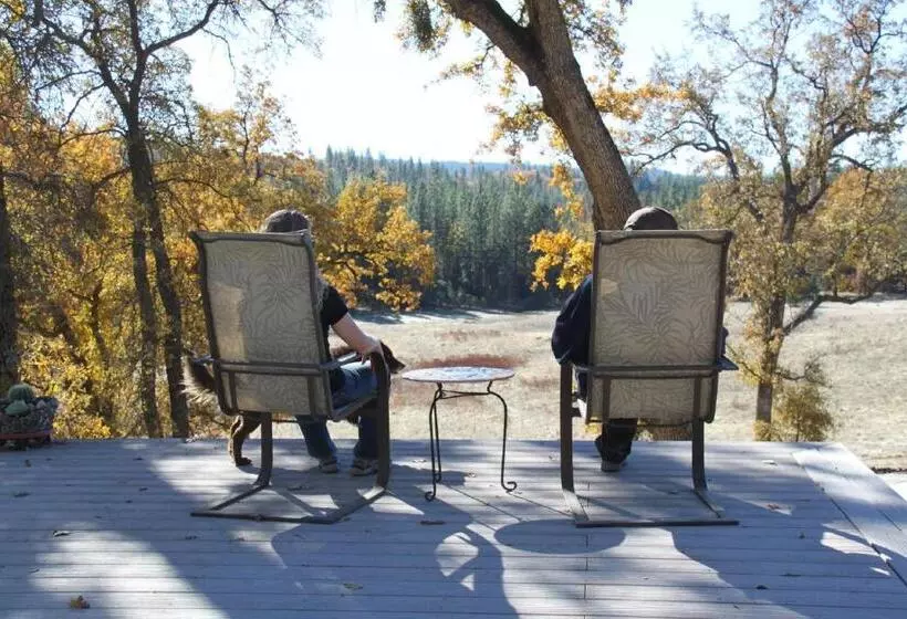 Aamiaismajoitus (B&B) Red Tail Ranch