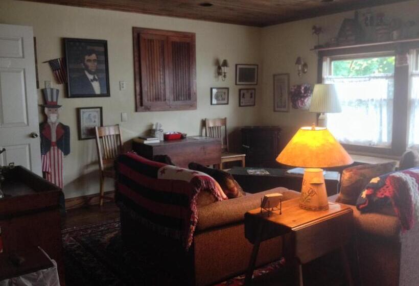 مبيت وإفطار The White House Inn